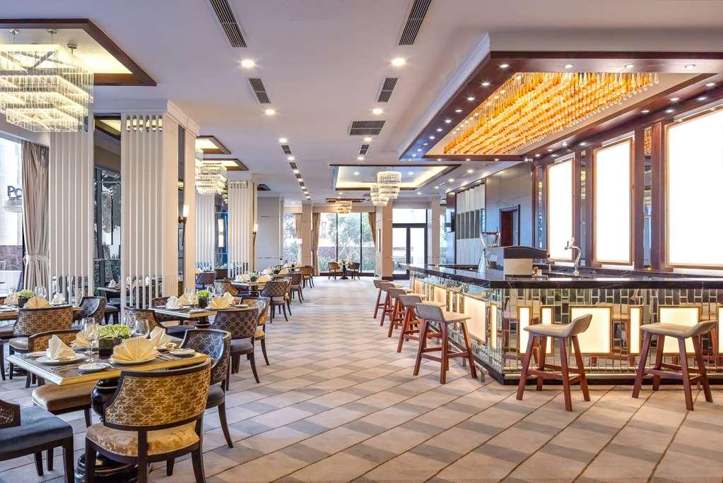 Melia Vinpearl Nha Trang Empire Otel Restoran fotoğraf